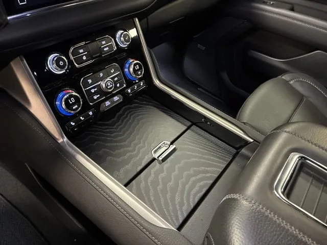 2024 GMC Yukon XL Denali photo 24