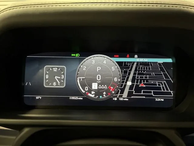 2025 Land Rover Defender X-Dynamic SE photo 15