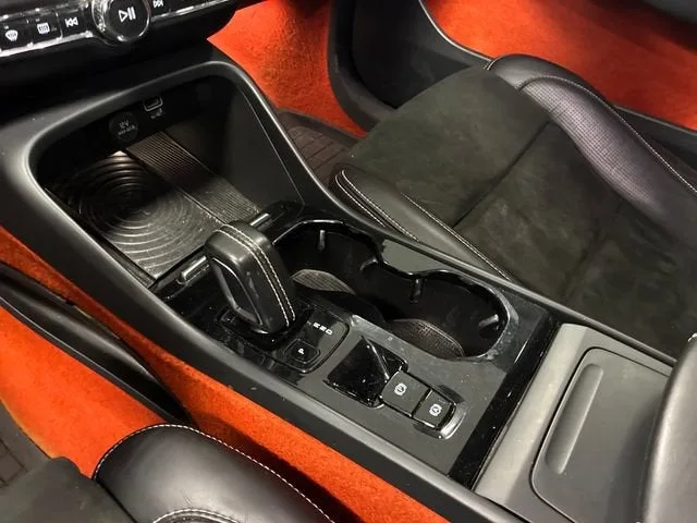 2019 Volvo XC40 R-Design photo 25