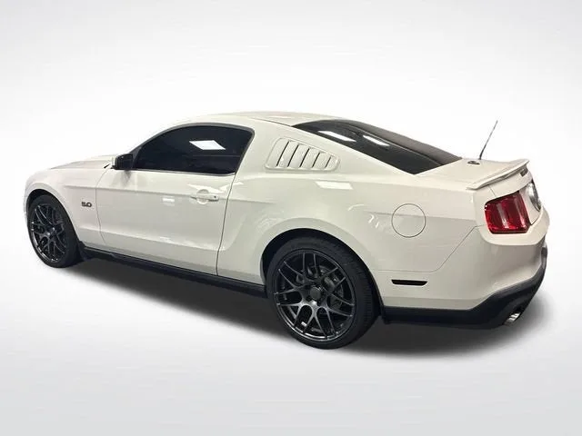 2011 Ford Mustang GT photo 3