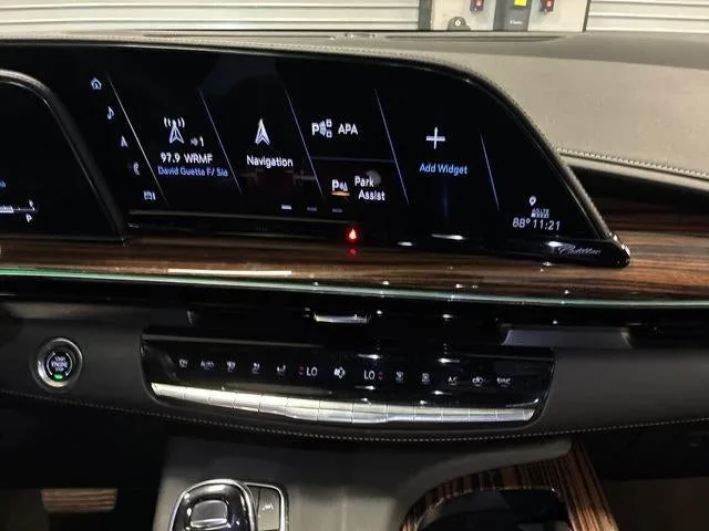 2024 Cadillac Escalade ESV Premium Luxury photo 19