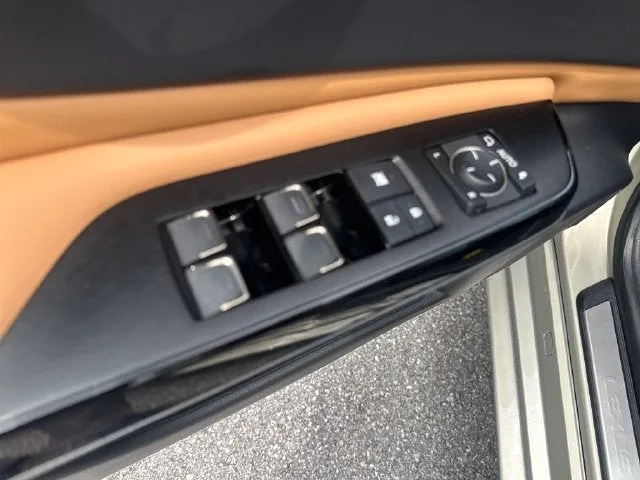 2024 Lexus ES ES 350 photo 11