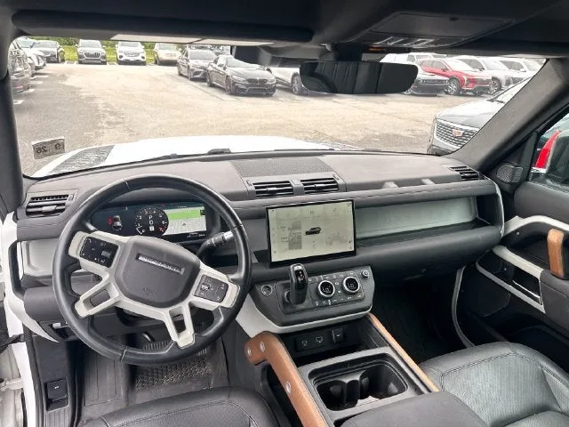 2022 Land Rover Defender S photo 12