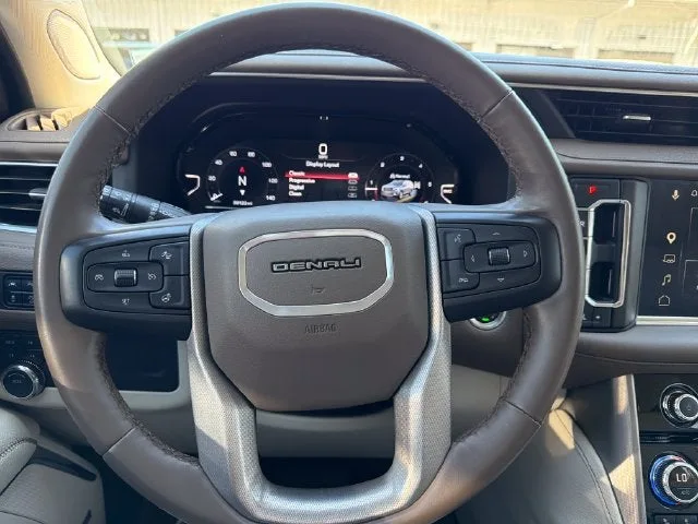 2024 GMC Yukon Denali photo 5