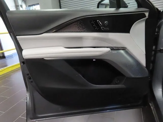 2023 Cadillac LYRIQ RWD Luxury photo 36