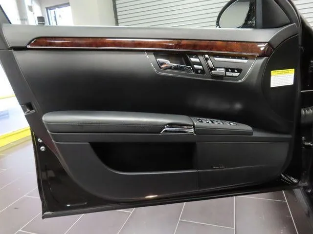 2008 Mercedes-Benz S-Class 6.3L V8 AMG® photo 36