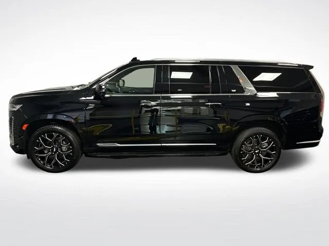 2022 Cadillac Escalade ESV Luxury photo 2