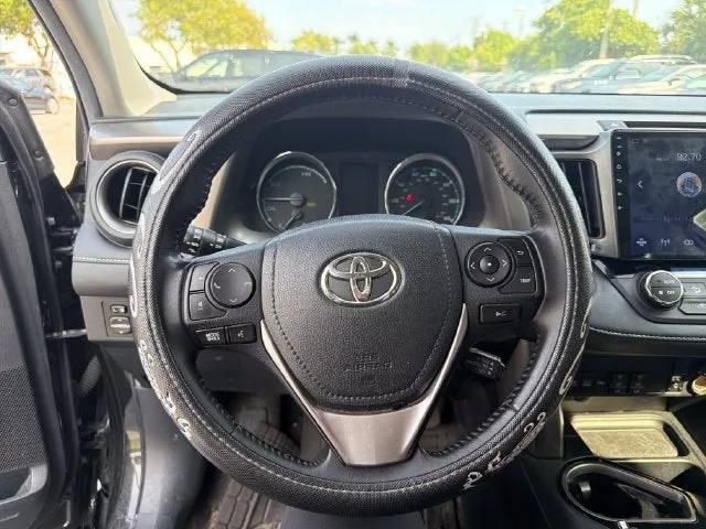 2017 Toyota RAV4 Hybrid Limited photo 2