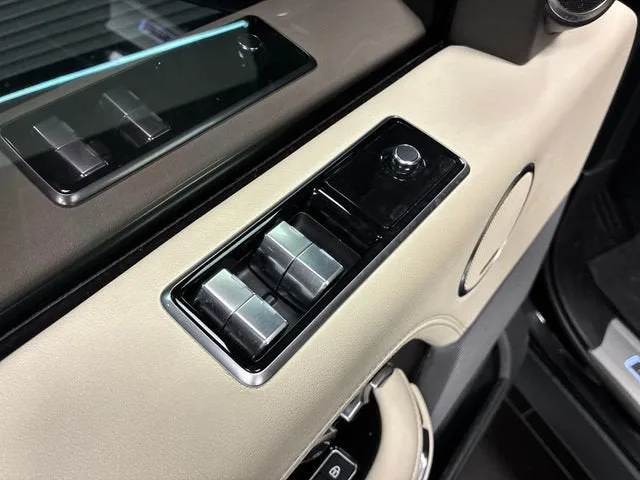 2021 Land Rover Range Rover P525 Westminster photo 11