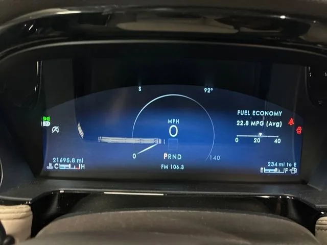 2023 Lincoln Corsair Standard photo 15
