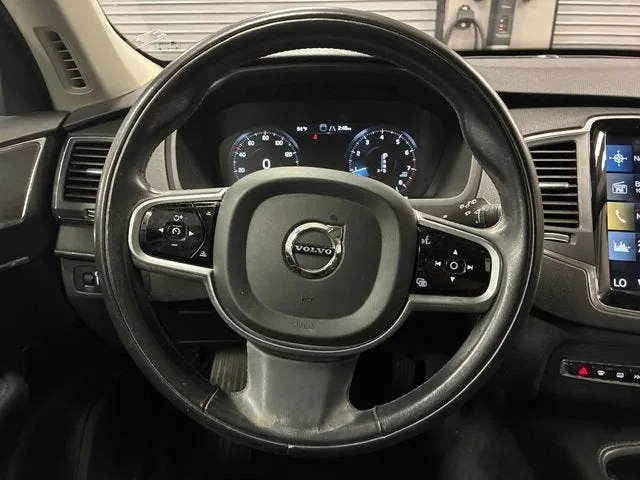 2020 Volvo XC90 Momentum photo 14