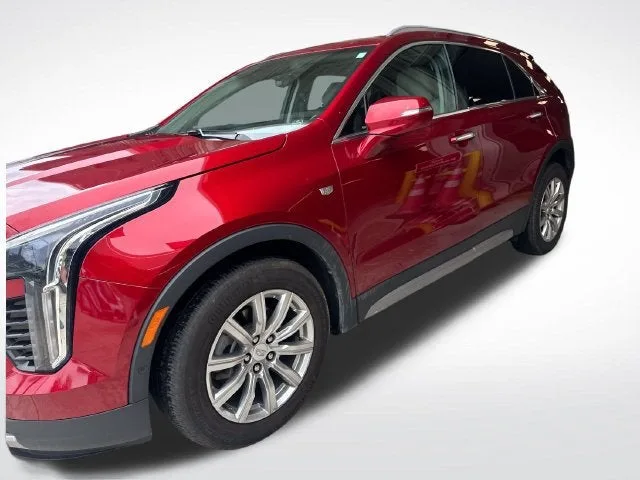 2022 Cadillac XT4 FWD Premium Luxury photo 2