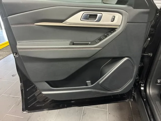 2026 Ford Explorer Active w/100A Pkg photo 10