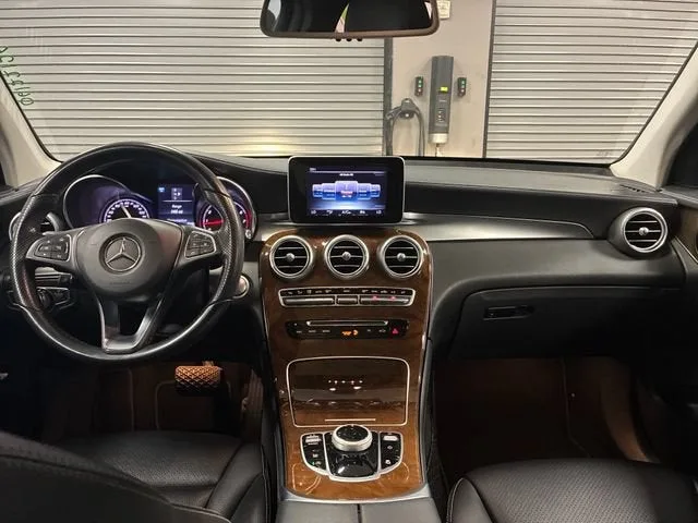 2017 Mercedes-Benz GLC GLC 300 photo 12