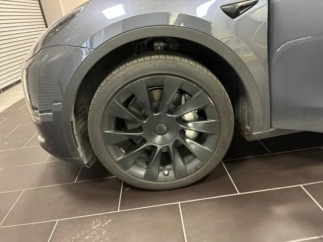 2023 Tesla Model Y Long Range photo 27