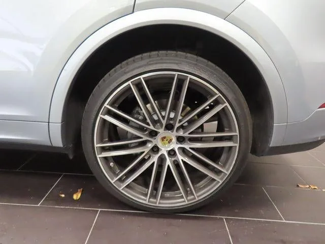 2022 Porsche Cayenne S photo 40