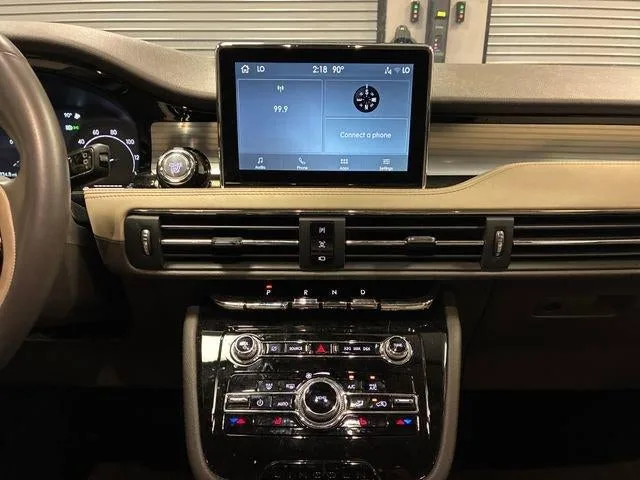 2022 Lincoln Corsair Standard photo 19