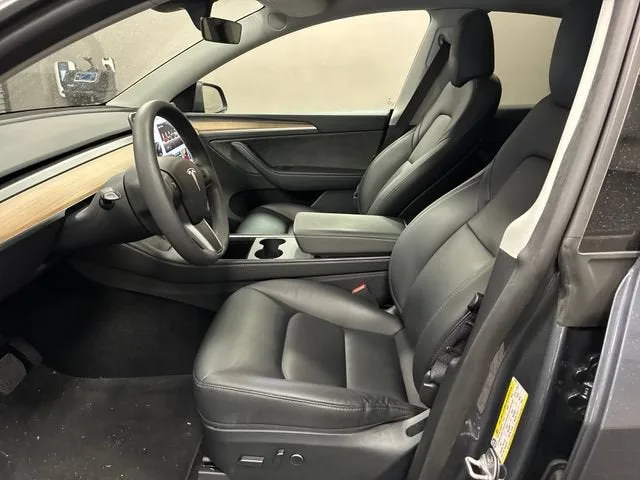 2023 Tesla Model Y Long Range photo 9