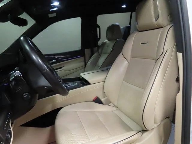 2024 Cadillac Escalade Premium Luxury photo 18