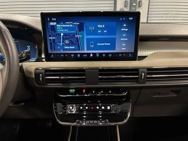 2023 Lincoln Corsair Standard photo 19