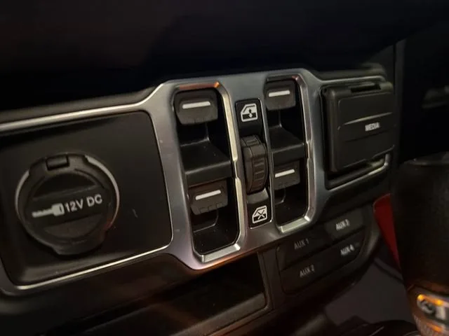 2025 Jeep Gladiator Nighthawk photo 11