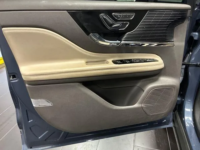 2022 Lincoln Corsair Standard photo 40