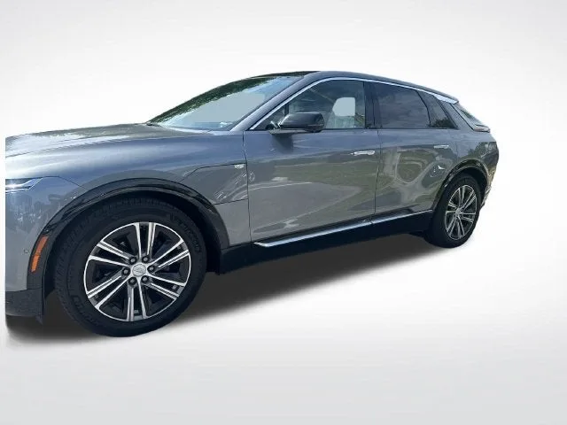 2023 Cadillac LYRIQ RWD Luxury photo 2