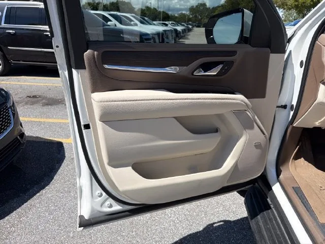 2024 GMC Yukon Denali photo 9