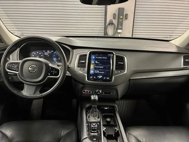 2020 Volvo XC90 Momentum photo 12