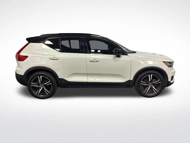 2019 Volvo XC40 R-Design photo 6