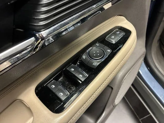2022 Lincoln Corsair Standard photo 11