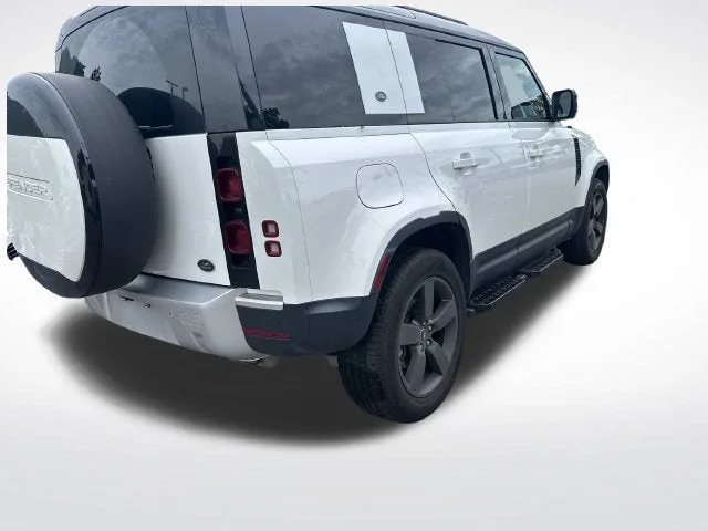 2022 Land Rover Defender S photo 5