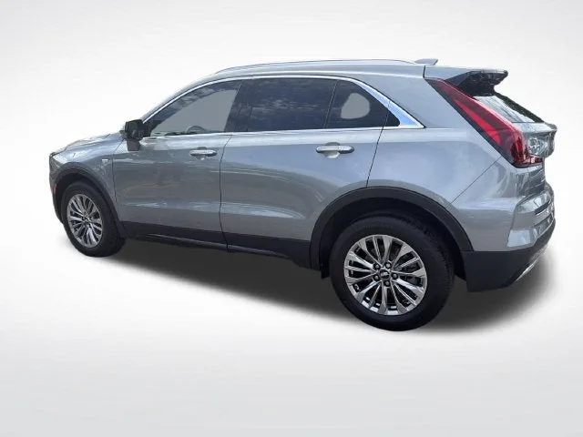 2025 Cadillac XT4 Premium Luxury photo 3