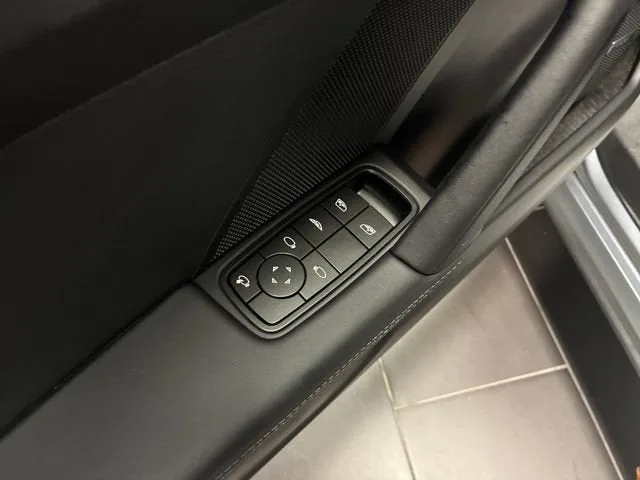 2026 Porsche 911 Carrera photo 13