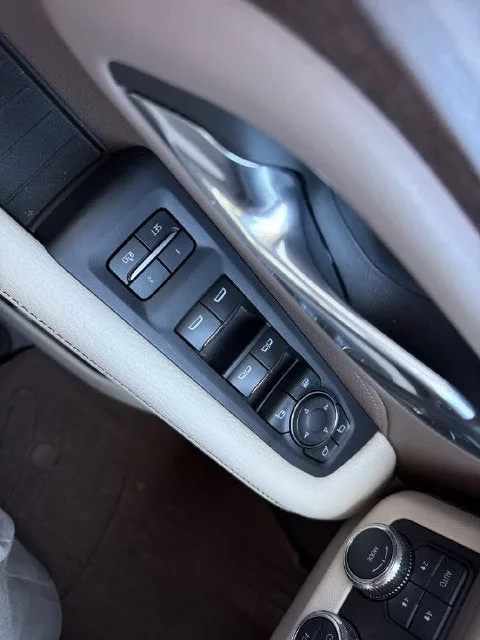 2024 GMC Yukon Denali photo 11