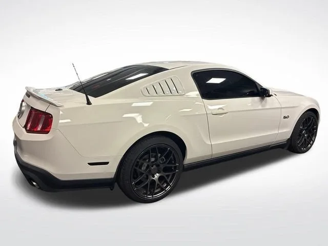 2011 Ford Mustang GT photo 5