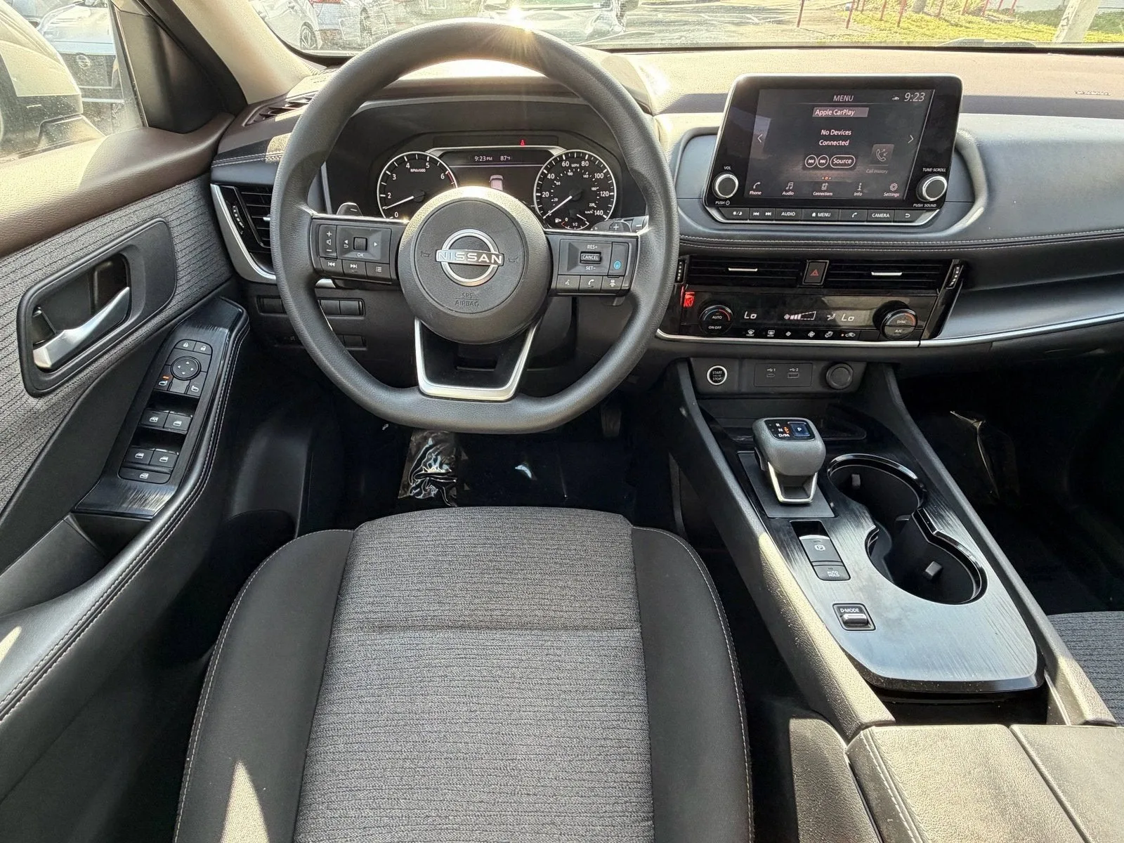 2022 Nissan Rogue SV photo 16