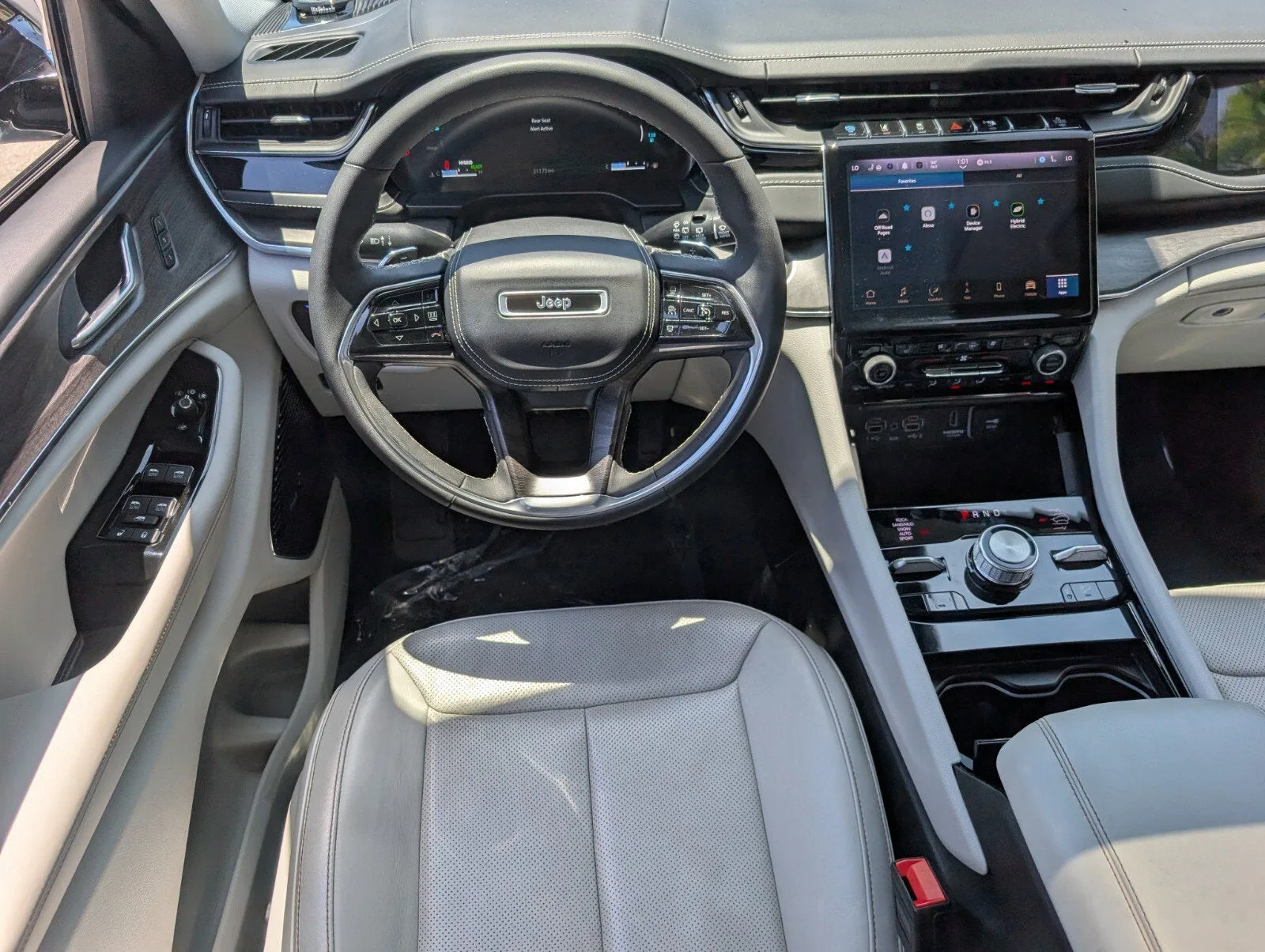 2022 Jeep Grand Cherokee 4xe Overland photo 12