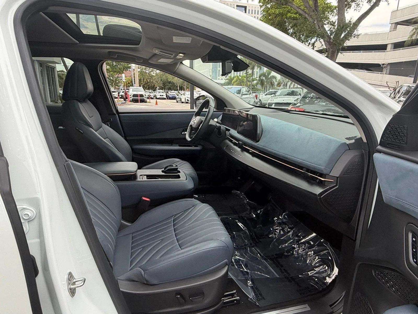 2024 Nissan ARIYA PLATINUM+ photo 17