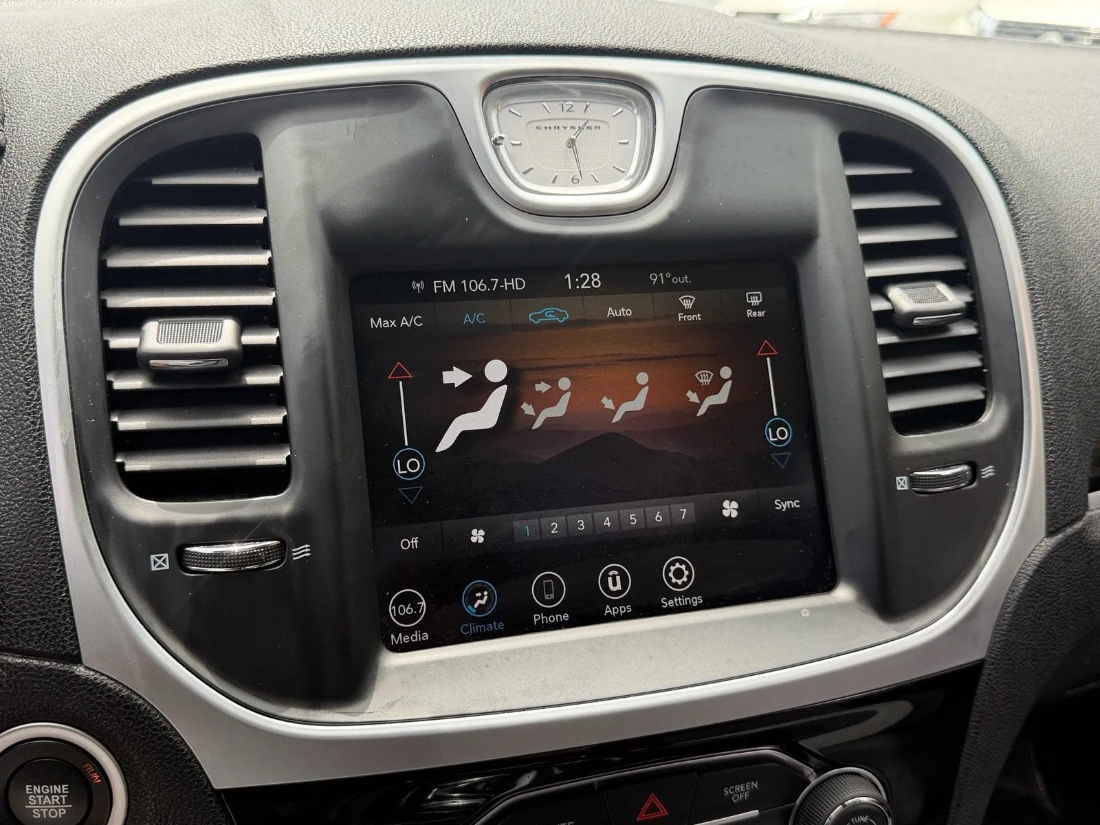 2023 Chrysler 300 Touring photo 23