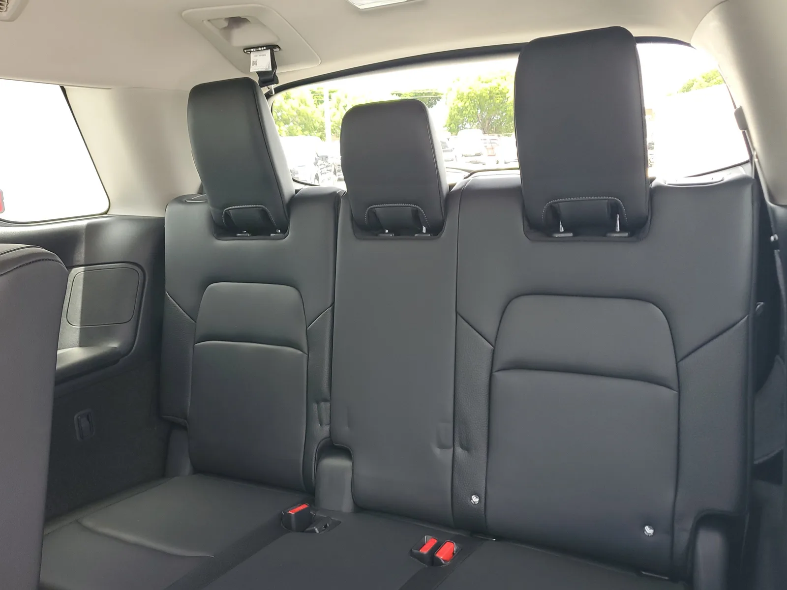 2025 Nissan Pathfinder SL photo 15