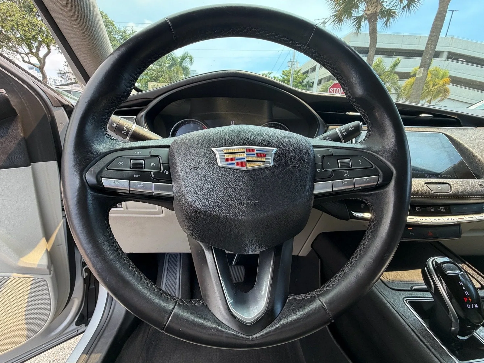 2020 Cadillac XT4 FWD Luxury photo 23