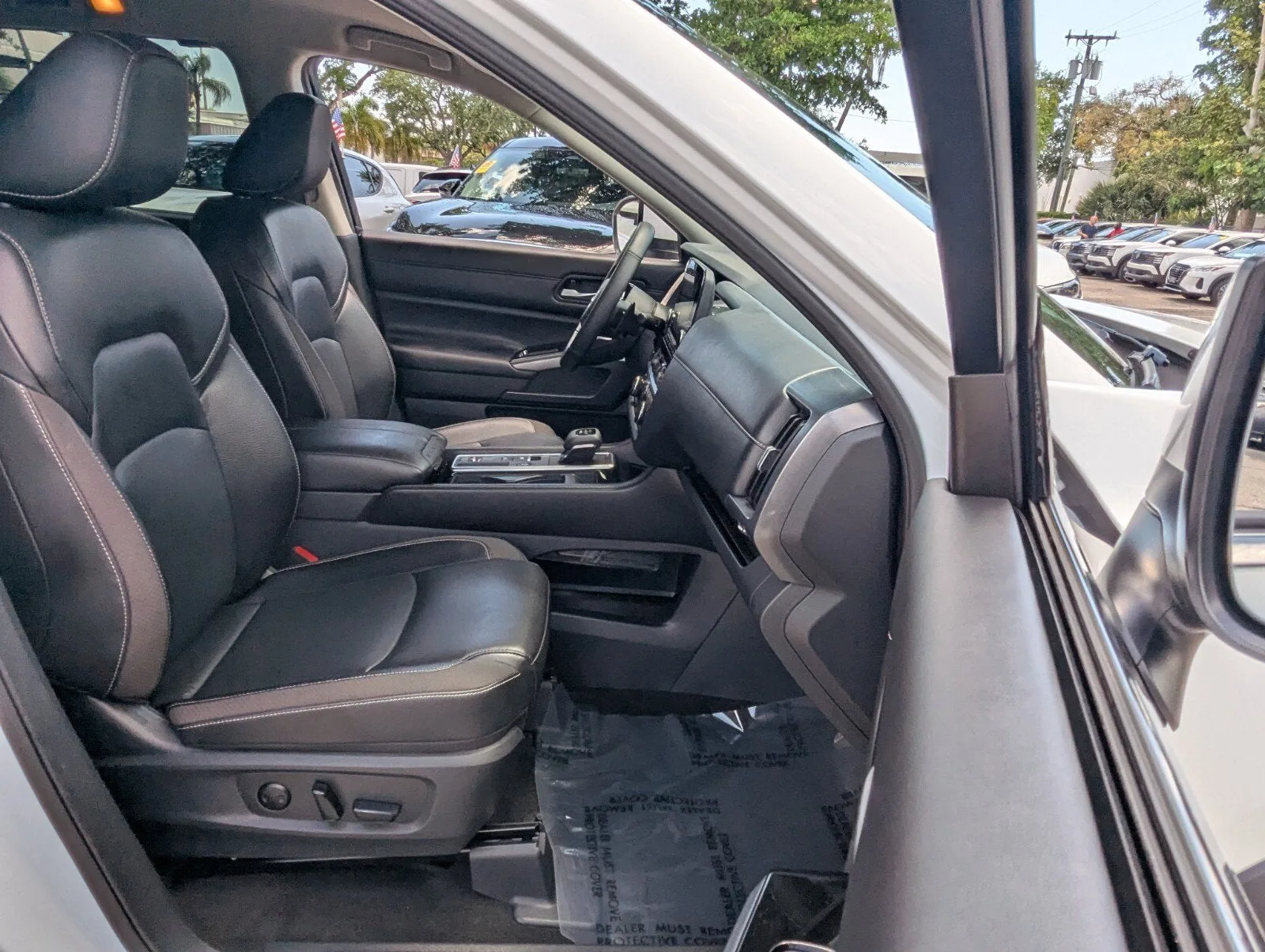 2025 Nissan Pathfinder SL photo 19