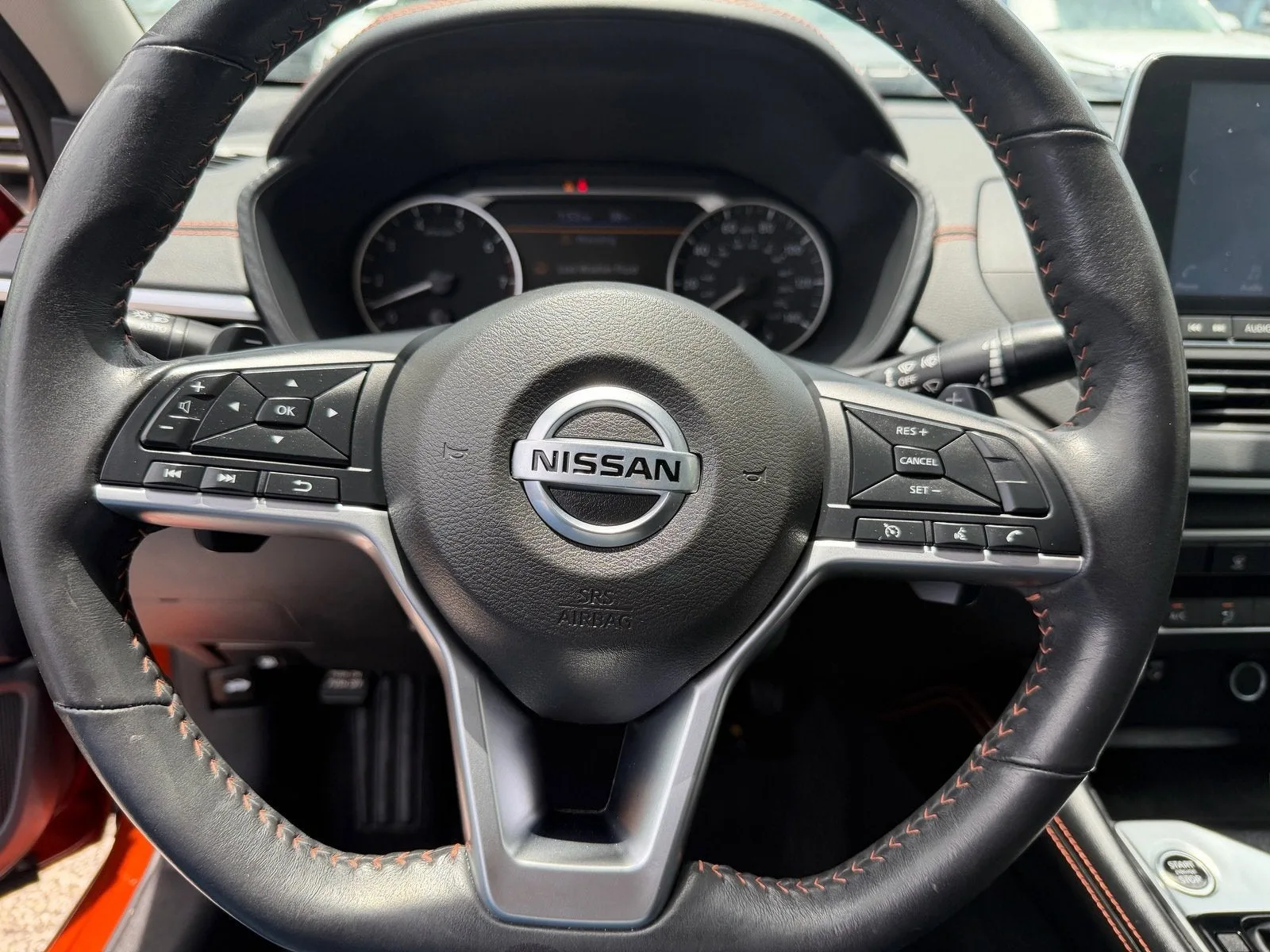 2022 Nissan Altima SR photo 22