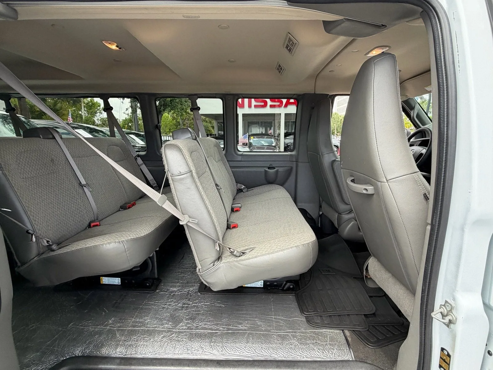 2025 Chevrolet Express Passenger LT photo 10
