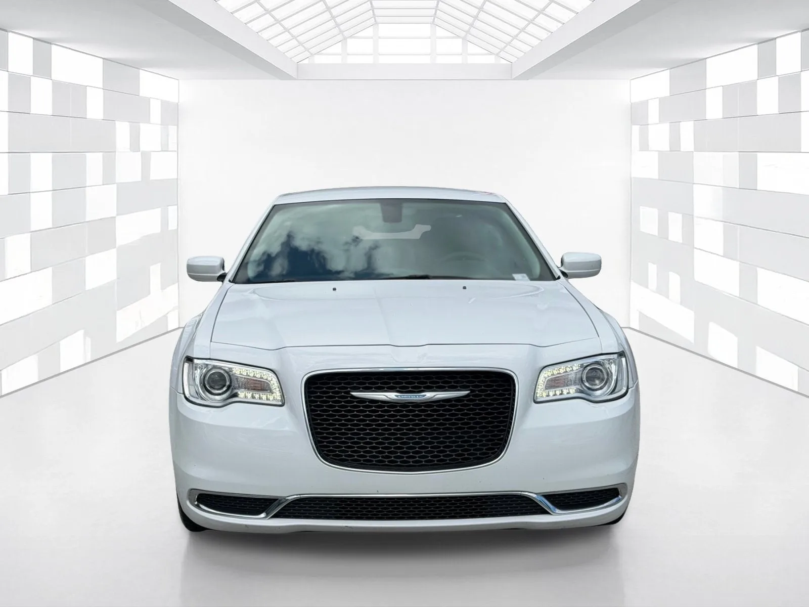 2023 Chrysler 300 Touring photo 2