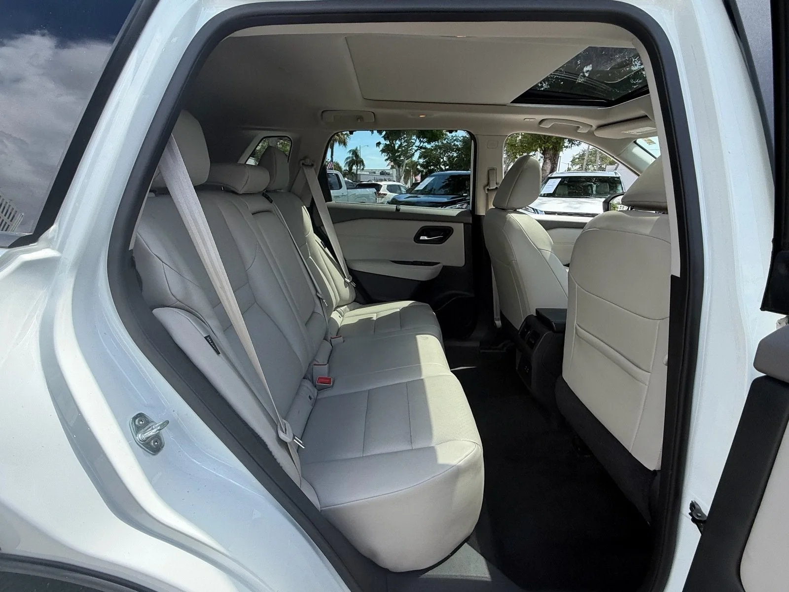 2023 Nissan Rogue SV photo 17