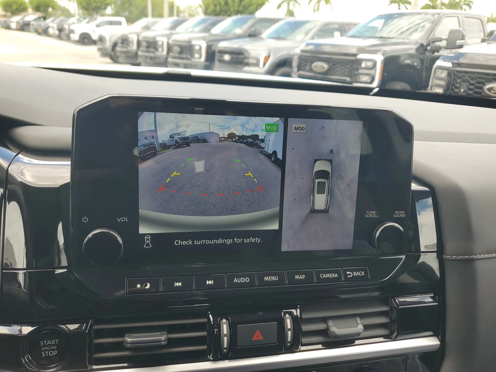 2025 Nissan Pathfinder SL photo 10