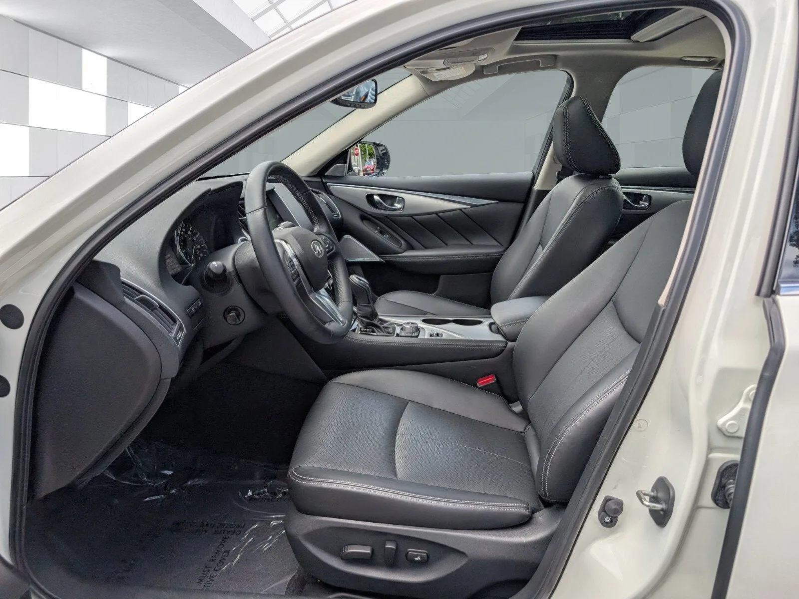 2023 INFINITI Q50 LUXE photo 6