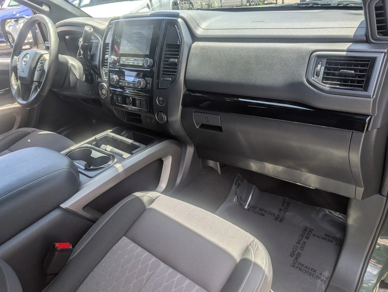 2024 Nissan Titan Crew Cab SV photo 17